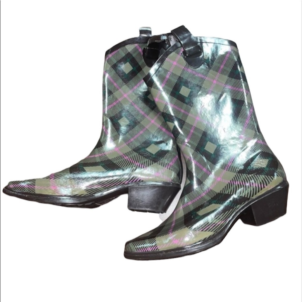NWT dav Rainboots